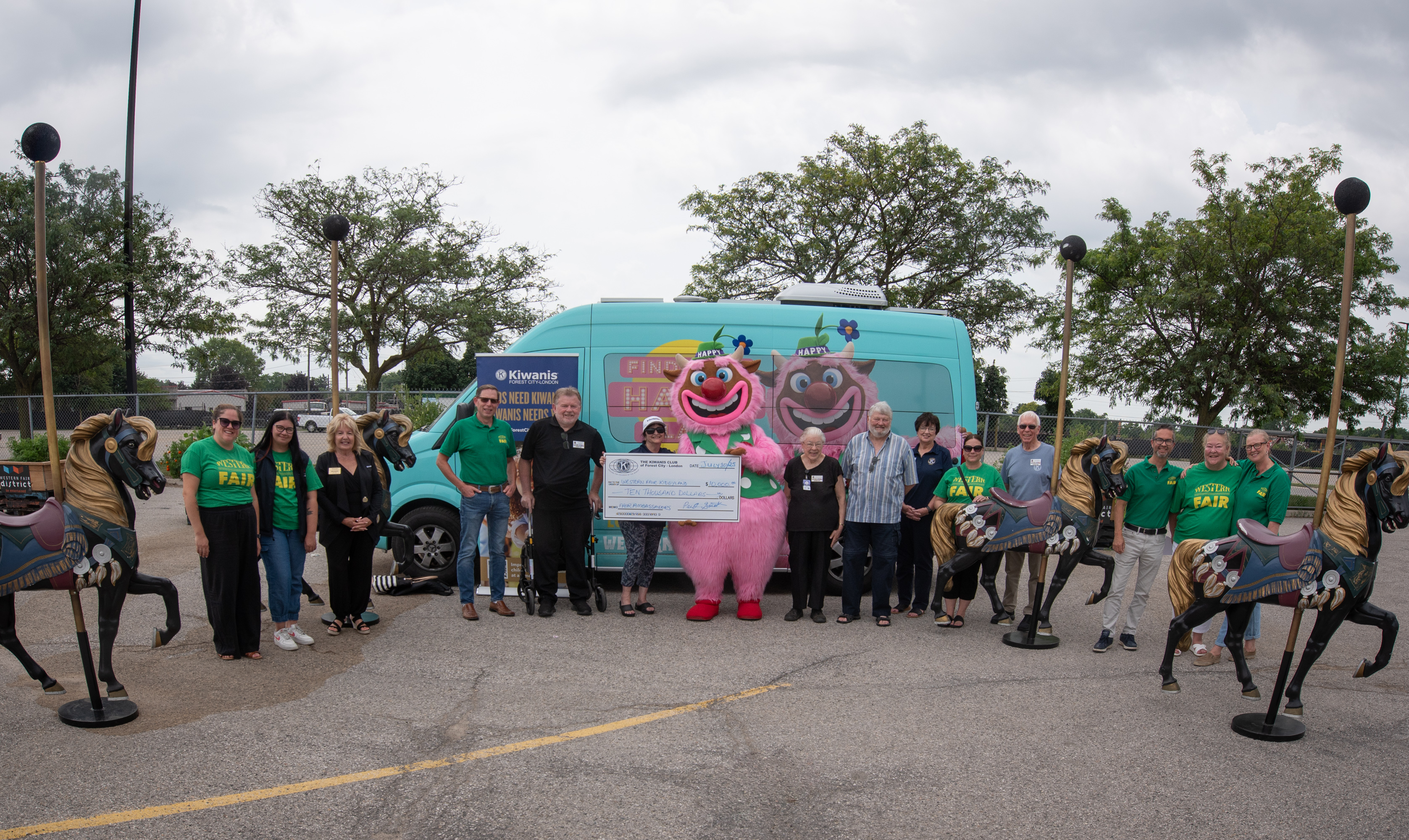 group photo of Western Fair and Kiwanis Club of Forest City-London